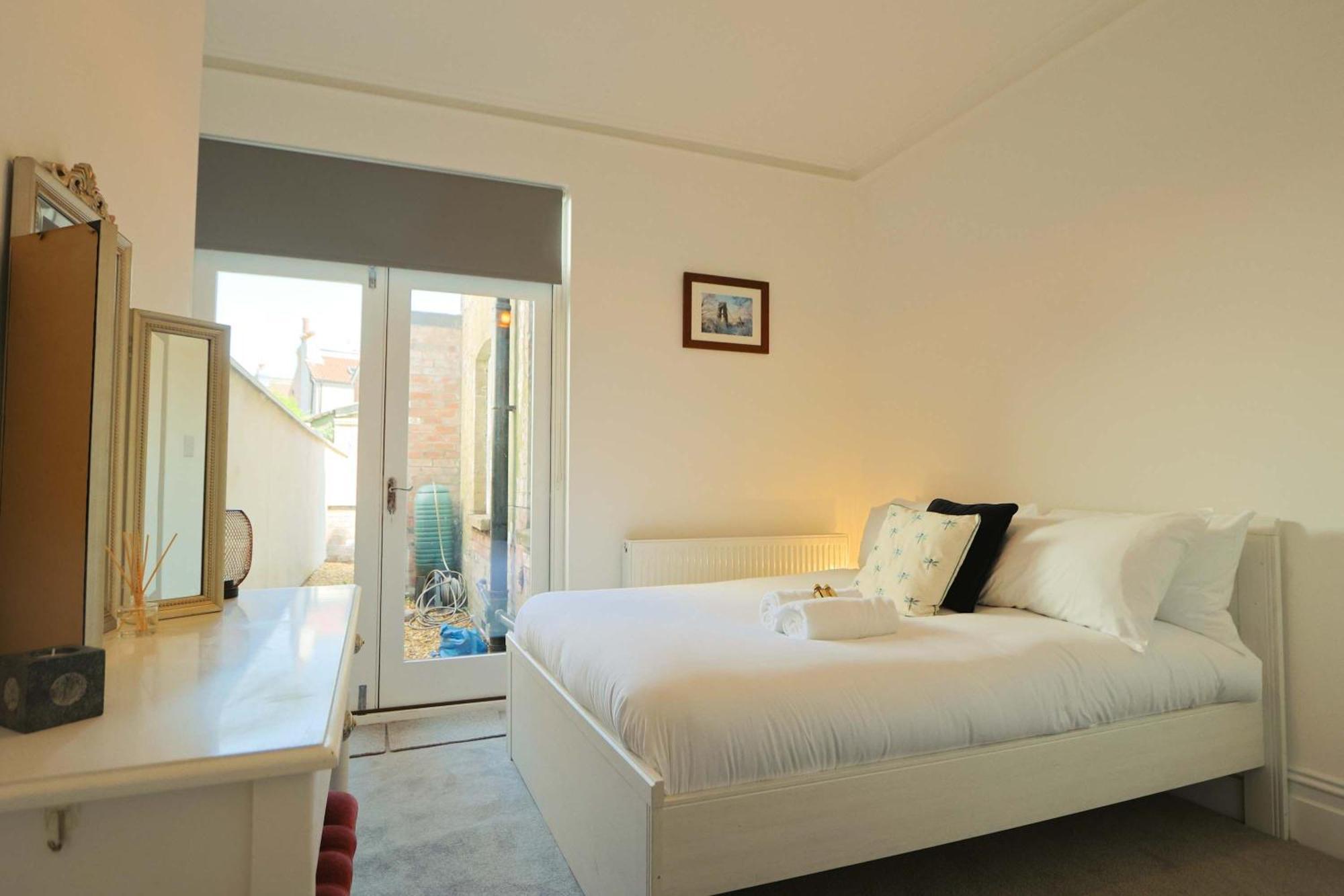 Hotwells Spacious Flat Sleeps Three * Bristol
